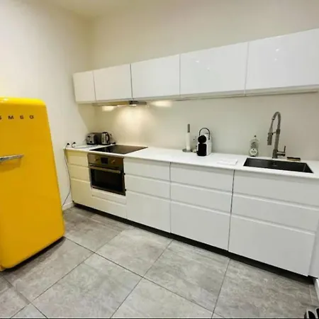 Apartment Remarkable 2-bed In Bordeaux